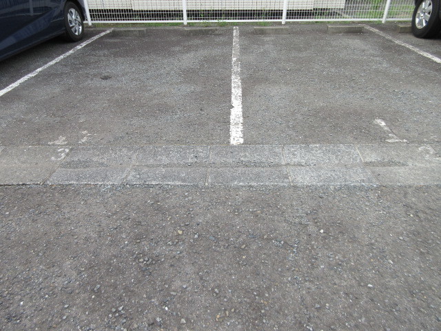 ハローハイツＡ 駐車場　※実際の使用状況とは異なります(現況優先)