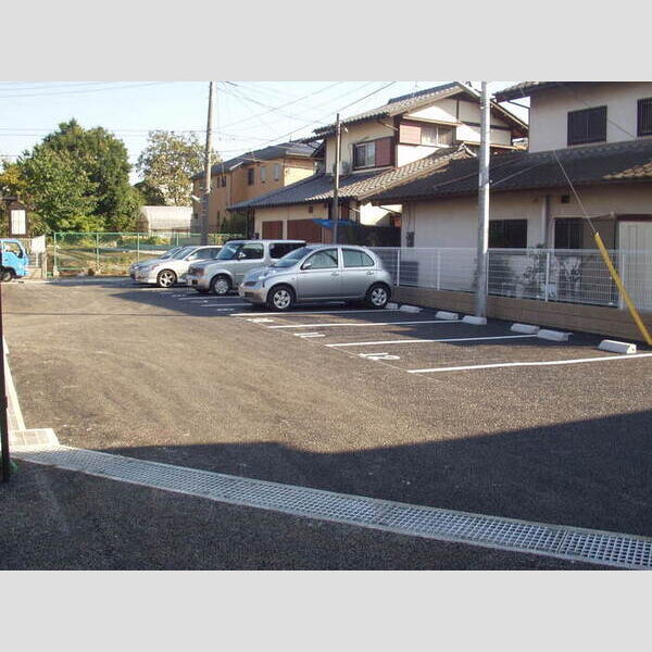 プリーマヴェール　B202号室 駐車場