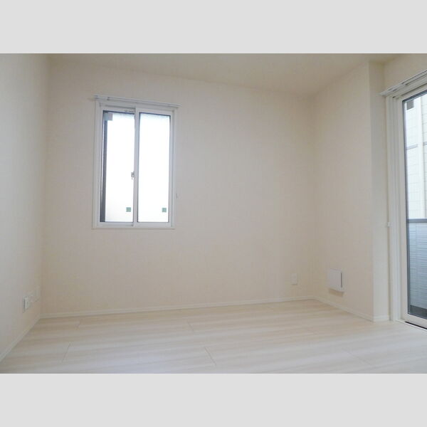 エストリヴィエール東川口302号室 洋室