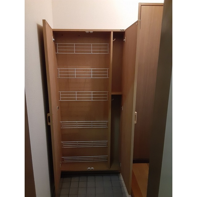 ルプレ荻窪0103号室 靴箱