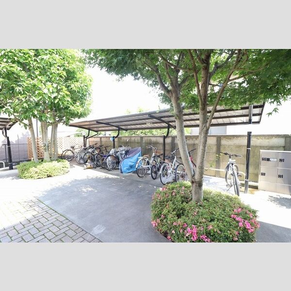 デュオ　C棟 屋根付き駐輪場