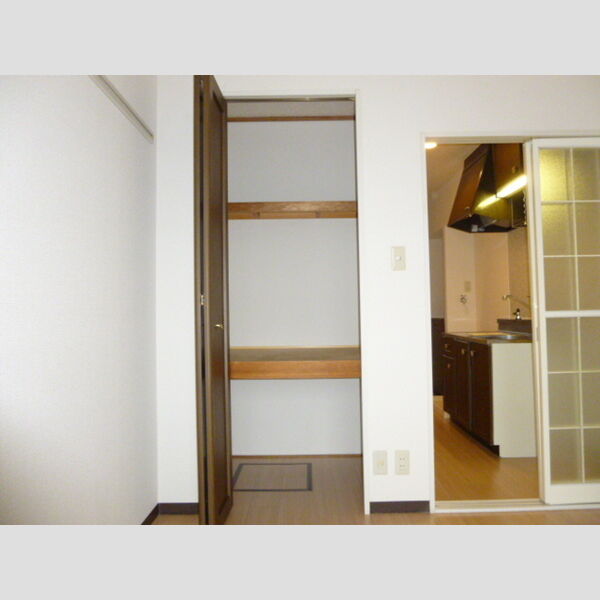 ロイヤルコート　壱番館 押入