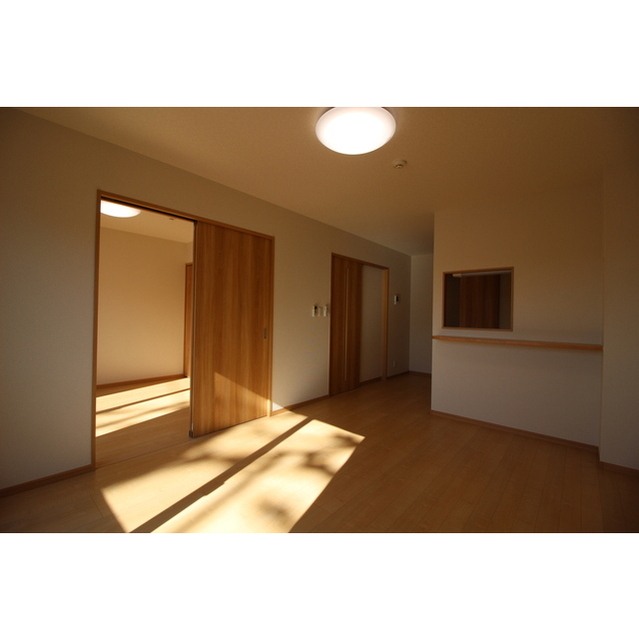 アムール East リビング