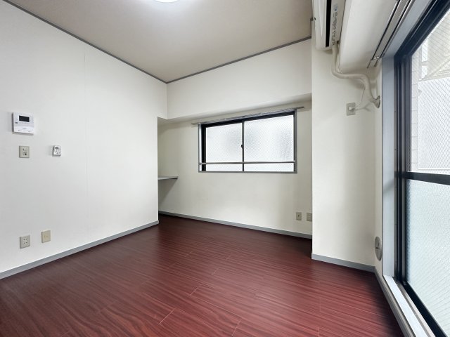 第26クリスタルマンション205号室 リビング