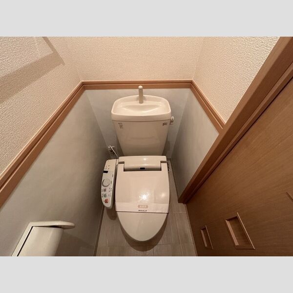 ルポゼ東中山303号室 トイレ