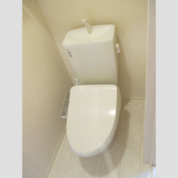 セレブレイト本城 温水洗浄暖房便座