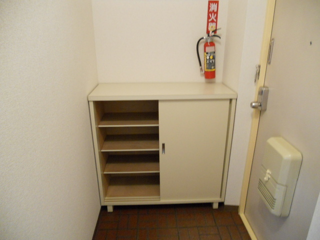 クレサンテーム0205号室 玄関