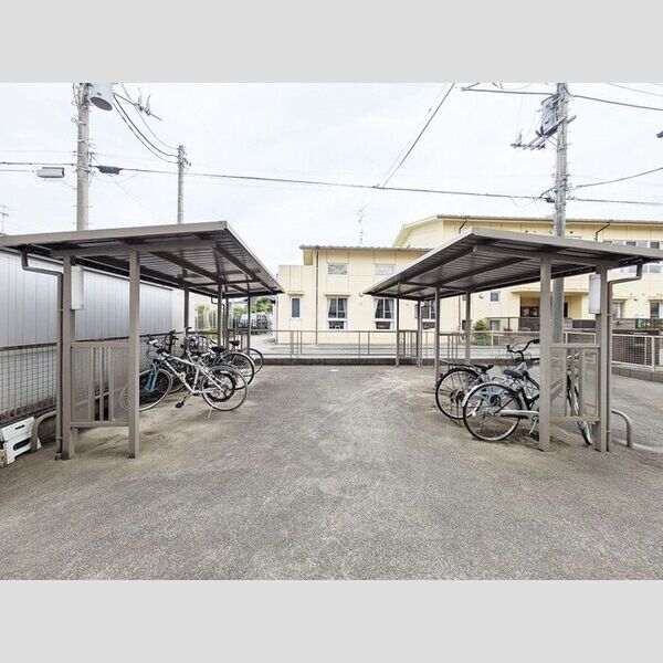 クレアール 駐輪場