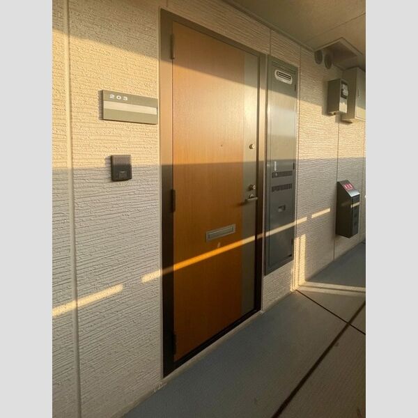 シャインローズ203号室 玄関ドア