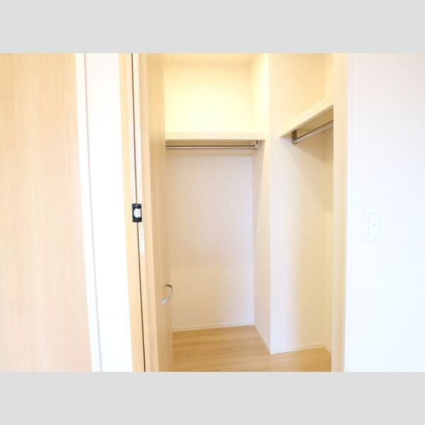 クレストテラス305号室 ウォークインクローゼット