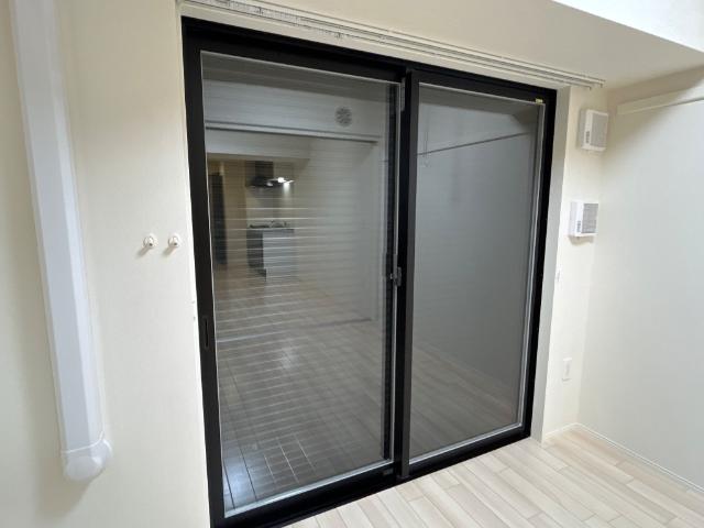 ピーニャ市川101号室 窓シャッター