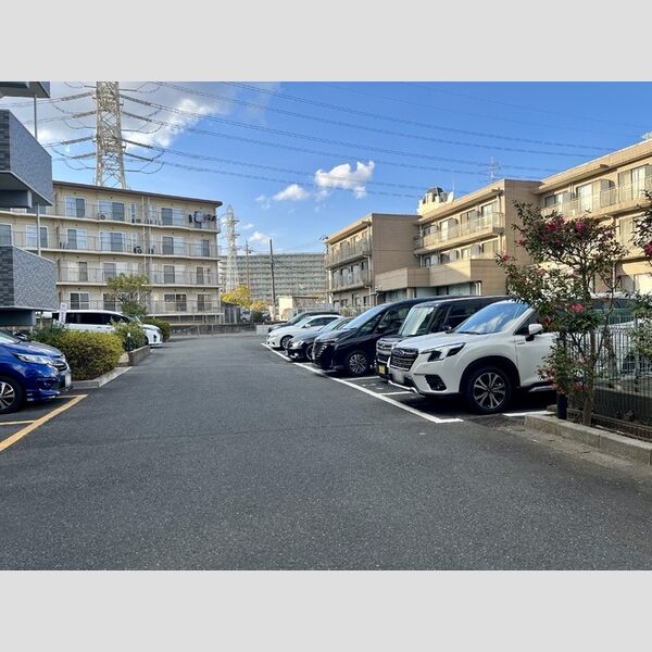 K’Sシャンブル303号室 駐車場