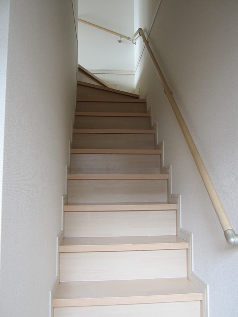 サンライトコート メゾネットタイプの為、階段を上ります