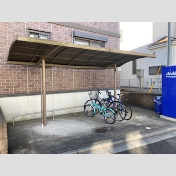 リヴェール・エスト 駐輪場