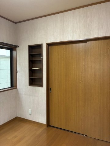 ペットと暮らす　ふじみ野　庭付き戸建て ２階洋室　仕切り