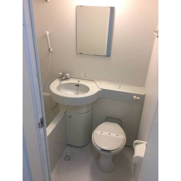 ベラドーモA0102号室 トイレ