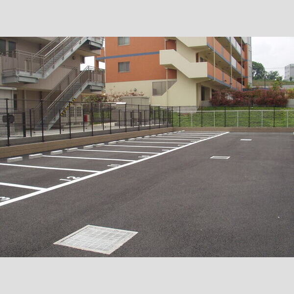 ブリランテ 駐車場