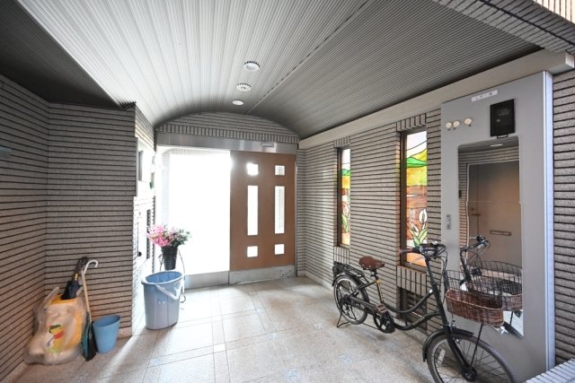 ガーデンハウス壱番館2階 エントランス