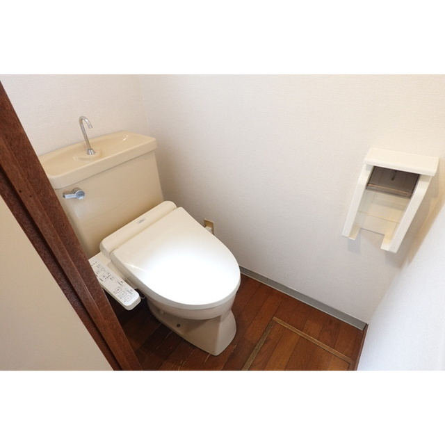 北新宿2丁目戸建 トイレ