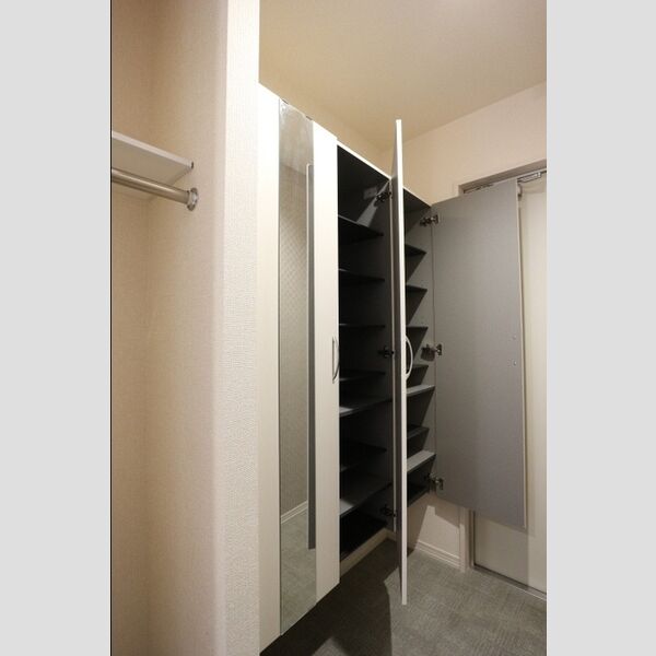 ティアレス　Ⅰ305号室 シューズボックス