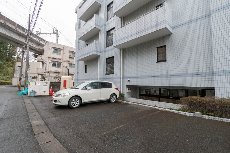 リエス高尾2階 駐車場