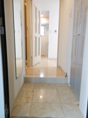 ガラ・ステーション東日本橋 姿見鏡付き玄関