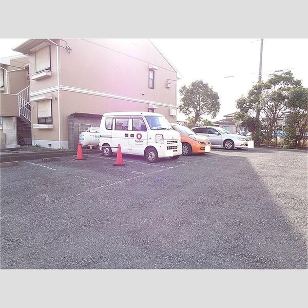 メゾンソフィア202号室 駐車場