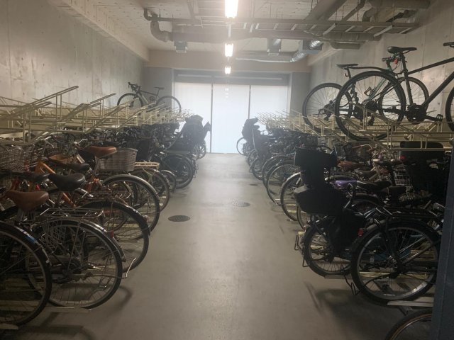 アトラス日暮里1305号室 屋内駐輪場です