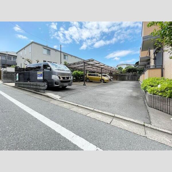 グレース富士見台203号室 駐車場