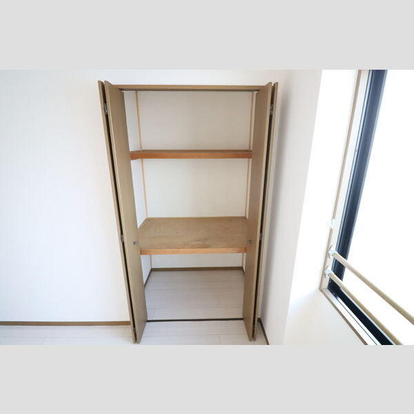 サンヴィレッジ本宿302号室 物入