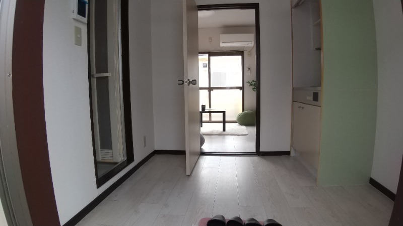 アバイドハウス 玄関