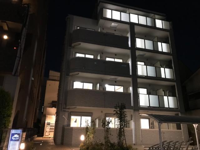 グランツハイト 外観写真（夜）