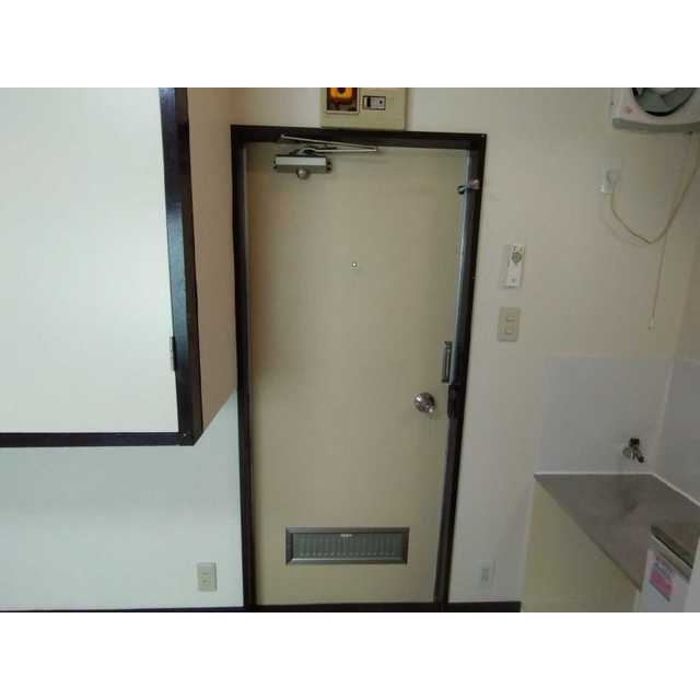 メゾンクレセール 玄関