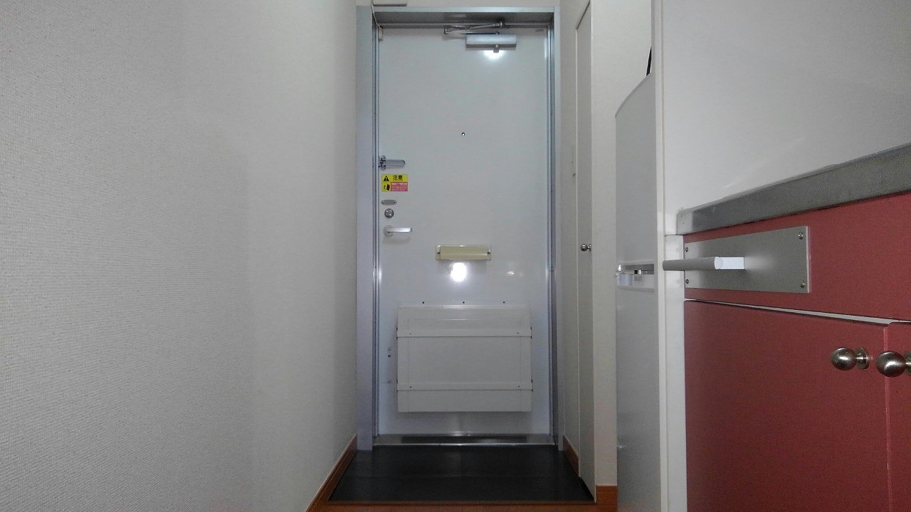 レオパレスアリエスニヤ 玄関