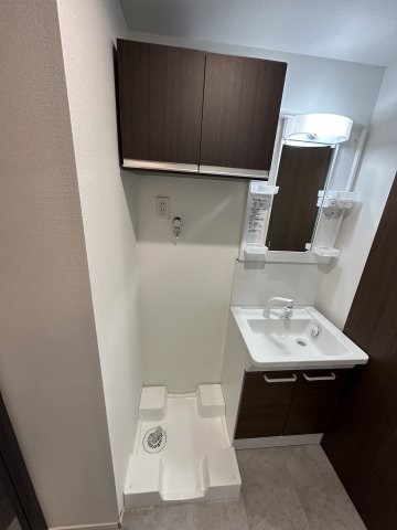 ベイルーム本厚木旭町103号室 室内洗濯機置場の上には棚があります！