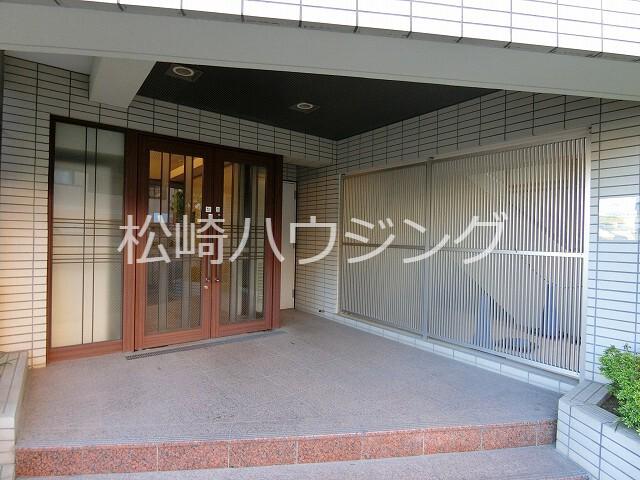 ファインクレスト新井1階 エントランス