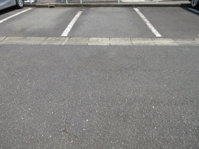 エミネンス山手台0101号室 駐車場　※実際の使用状況とは異なります(現況優先)