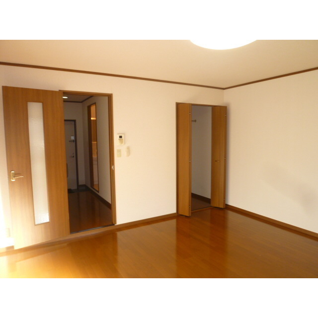 アムール ハルディーン ディ パライソ 内観