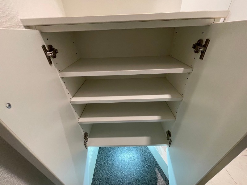 ヴィータローザ横浜吉野町 下足入れ