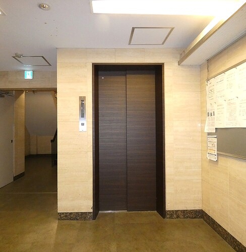 ドミール五番町11階 エレベーター前