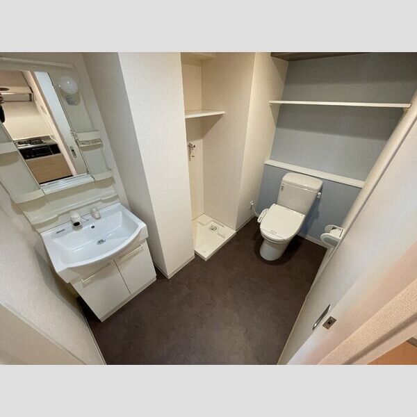 ジェイ・エス・ティ横浜東 洗髪洗面化粧台・温水洗浄暖房便座