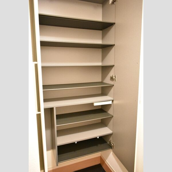 ウィスタリア　G 玄関