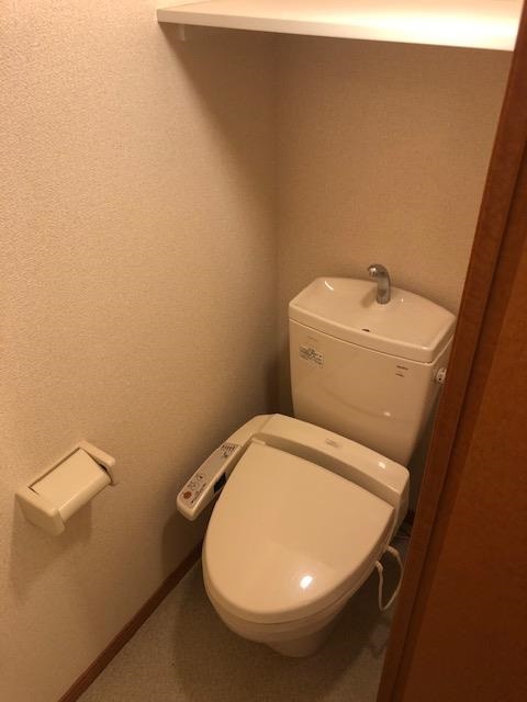 レオパレスみどり 玄関