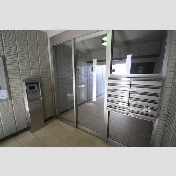 プランドール202号室 オートロック自動ドア