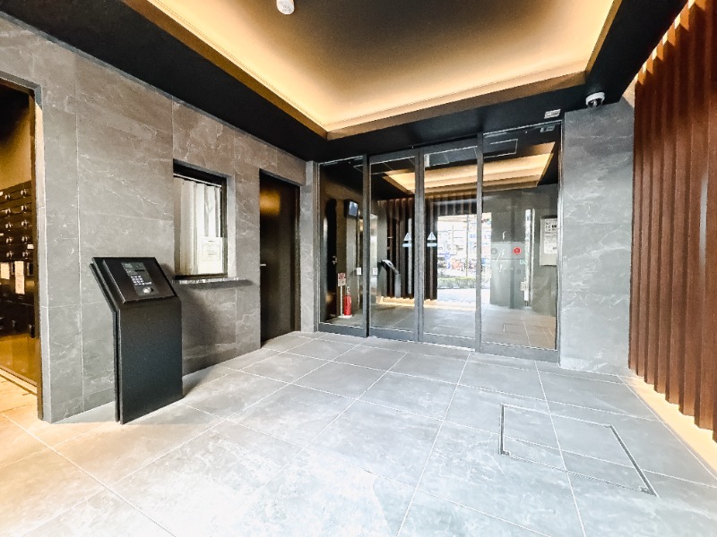 ＬＯＣ’Ｓ　ＭＵＳＡＳＨＩＮＡＫＡＨＡＲＡ2階 エントランス