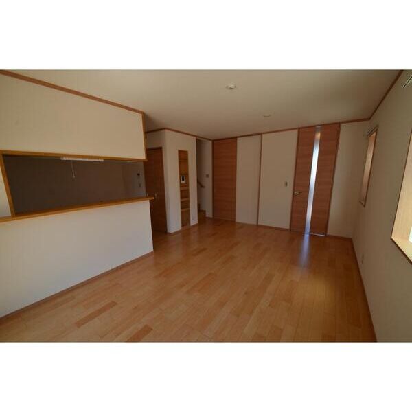 フォレストリーフ西大宮B棟1号室 リビング