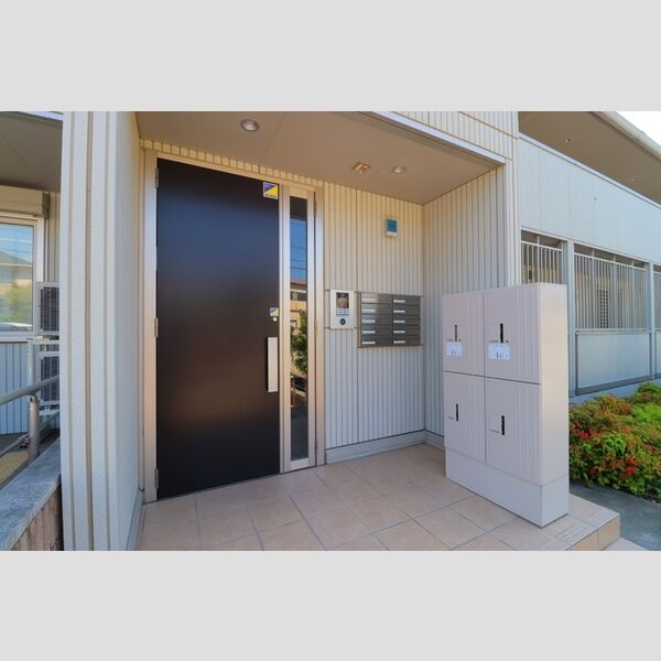 ホジョウレジデンス203号室 エントランス