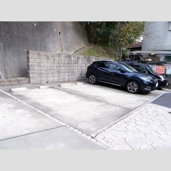 スプリングハウス 駐車場