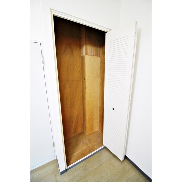 MOMO12千葉中央401号室 内観