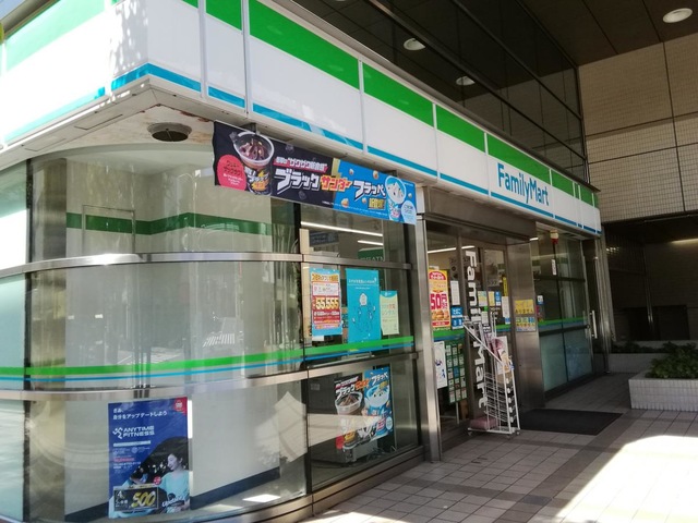 ザ・パークワンズ芝公園 【コンビニエンスストア】ファミリーマート 芝二丁目店まで109ｍ